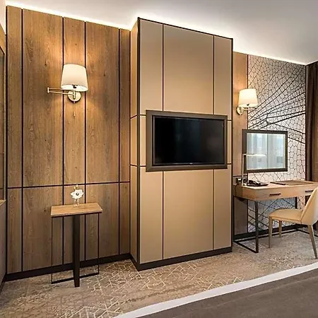 Jägerhof Hotel 4*